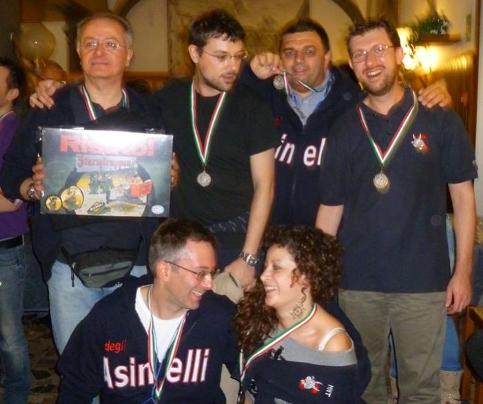 Nome:   squadra2013.jpg
Visite:  334
Grandezza:  56.5 KB