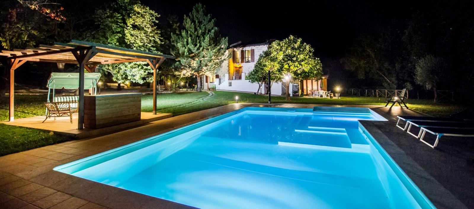 Nome:   banner-home-piscina-notte.jpg
Visite:  275
Grandezza:  165.7 KB