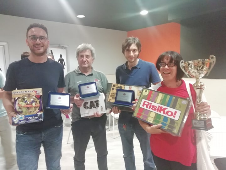 Nome:   premiazione.jpg
Visite:  611
Grandezza:  58.5 KB