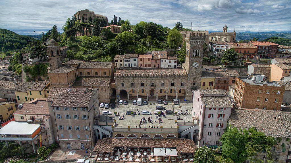 Nome:   1024px-Panorama_bertinoro_drone.jpg
Visite:  345
Grandezza:  237.0 KB