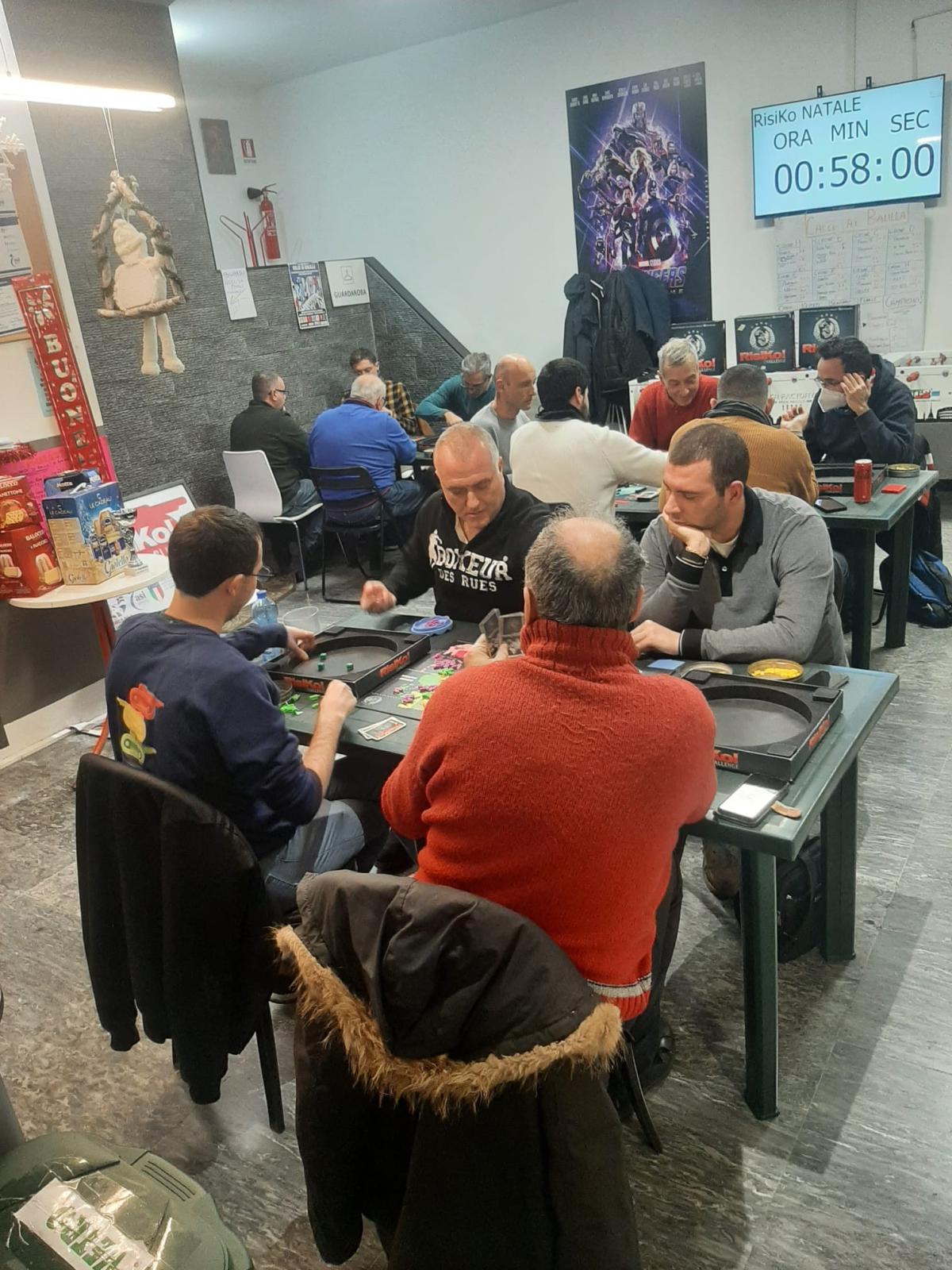 Nome:   tavoli in gioco.jpg
Visite:  352
Grandezza:  257.6 KB