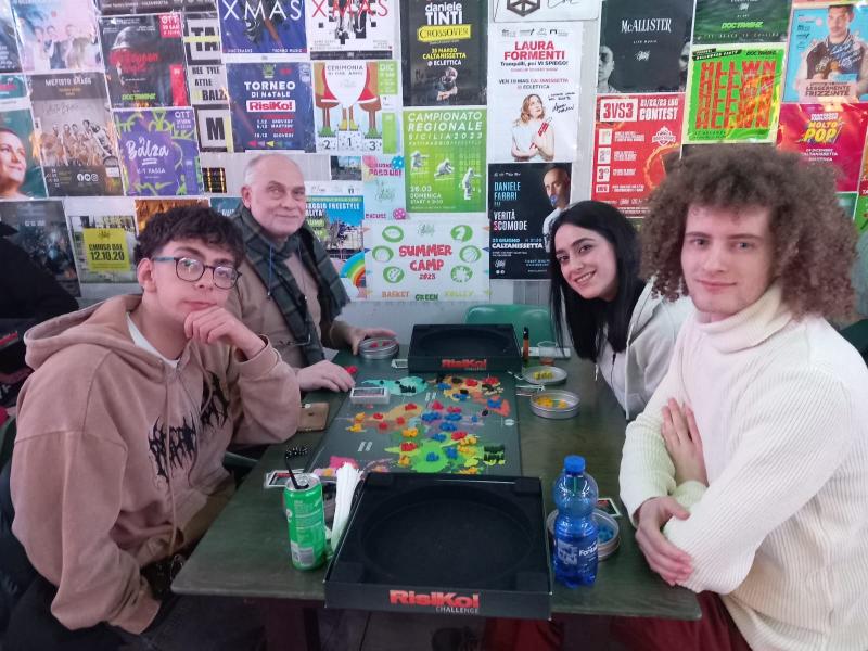 Nome:   XVIII torneo primo turno tavolo simone.jpg
Visite:  184
Grandezza:  89.1 KB