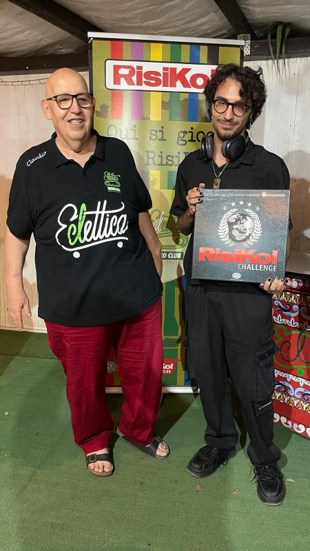 Nome:   premiazione gioele.jpg
Visite:  126
Grandezza:  62.5 KB