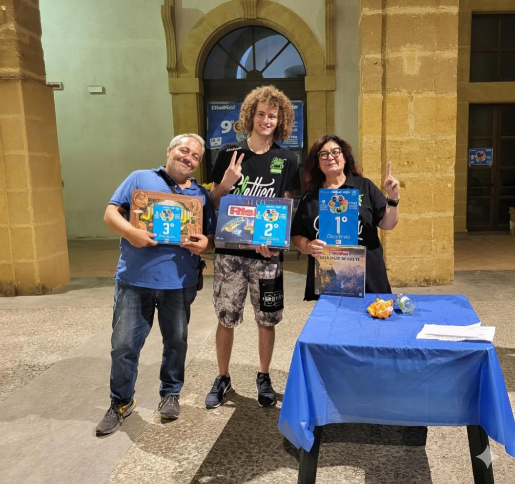 Nome:   i tre finalisti.jpg
Visite:  131
Grandezza:  139.2 KB