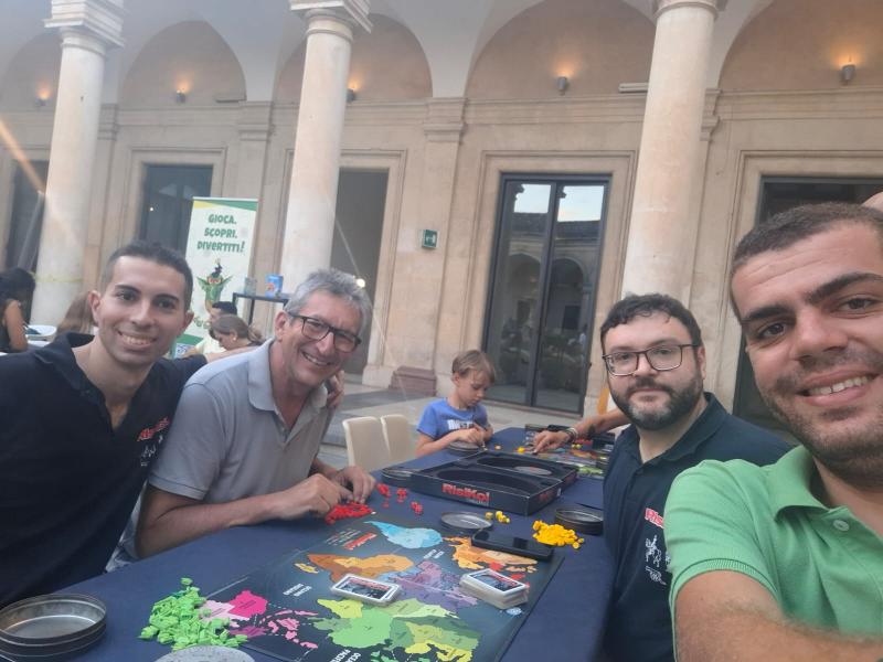 Nome:   4.jpg
Visite:  8
Grandezza:  60.8 KB