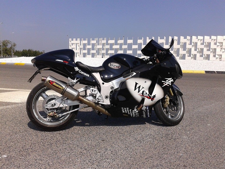 Nome:   busa west2.jpg
Visite:  336
Grandezza:  191.2 KB