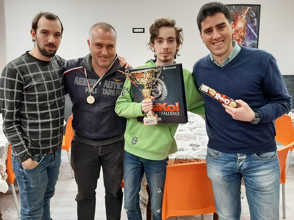 Nome:   trofeo risiko inverno 2020.jpg
Visite:  123
Grandezza:  83.6 KB