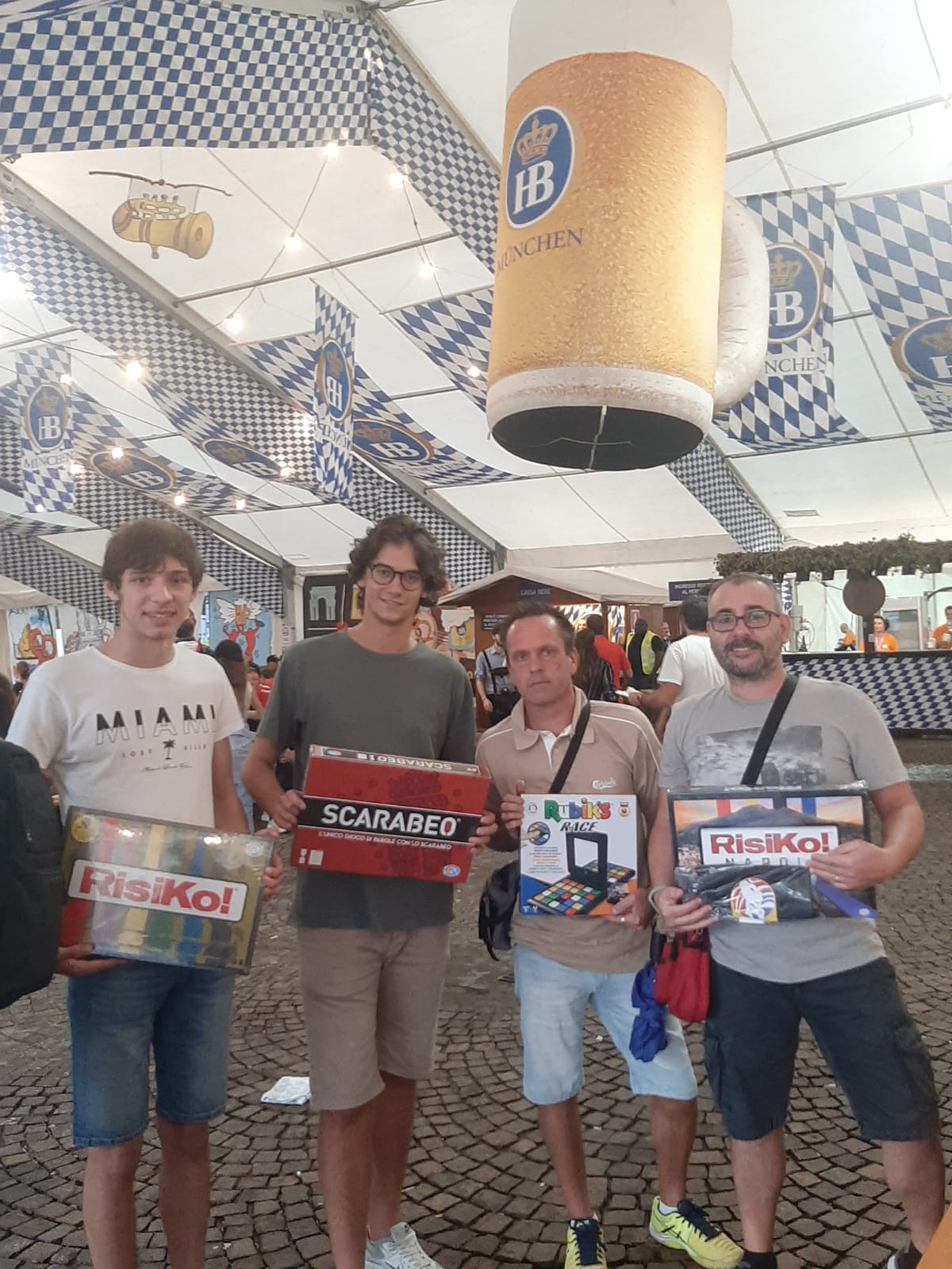 Nome:   foto vincitori oktoberfest.jpg
Visite:  63
Grandezza:  254.6 KB