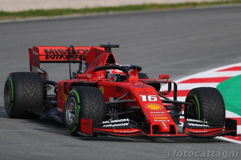 Nome:   Leclerc-Ferrari-Z01-o3yoi9ijeg1jizdc0xz4v04wj5ig74e8gswwusii2o.jpg
Visite:  82
Grandezza:  71.7 KB